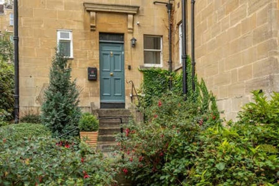 Garden apartment, near Roman Baths 5-10 walk Apartment in Bath