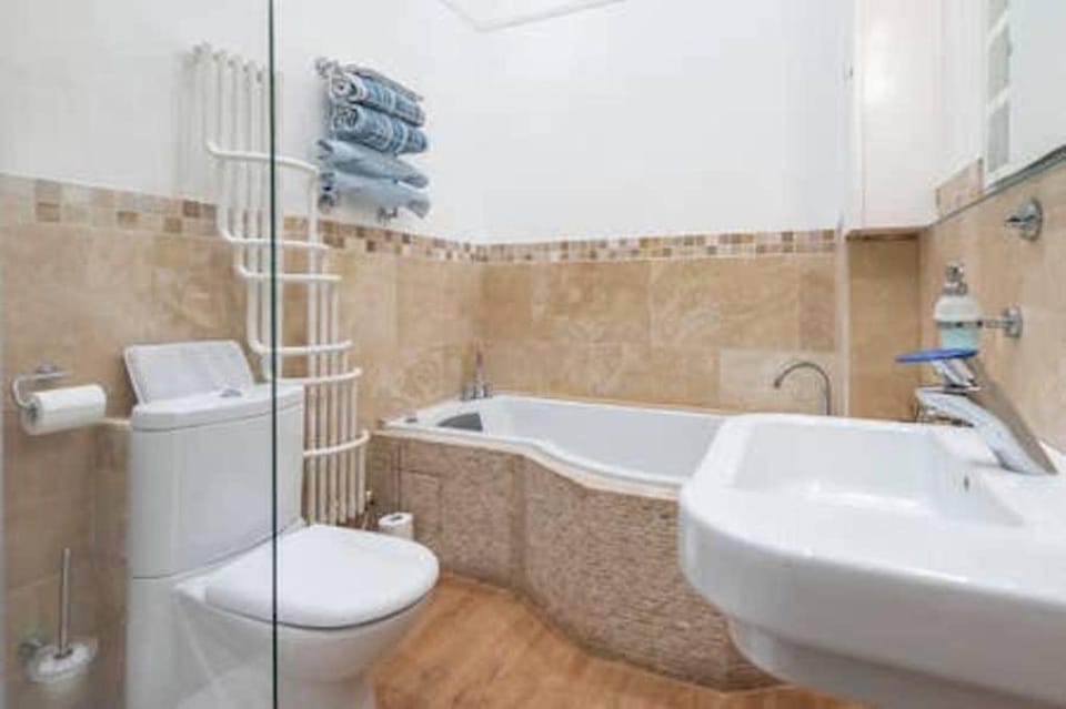Garden apartment, near Roman Baths 5-10 walk Apartment in Bath