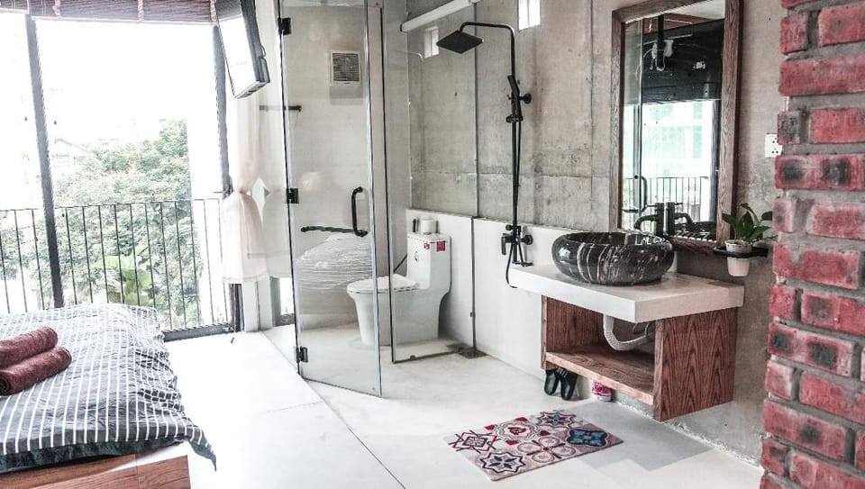 GREEN CONCRETE VILLA- INDOOR POOL & SAUNA Villa in Da Nang