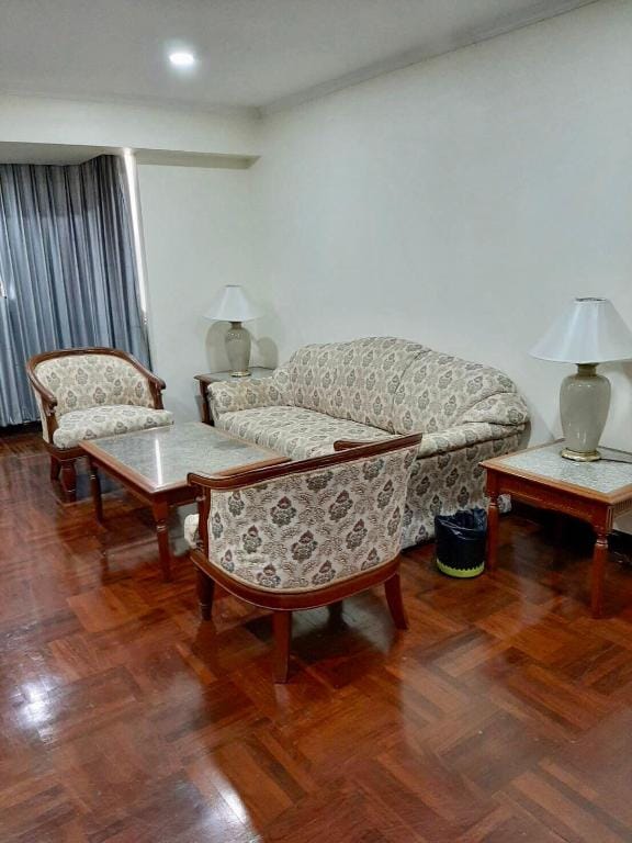 One-Bedroom Apartment Sukhumvit Soi 4 Apartment in Bangkok