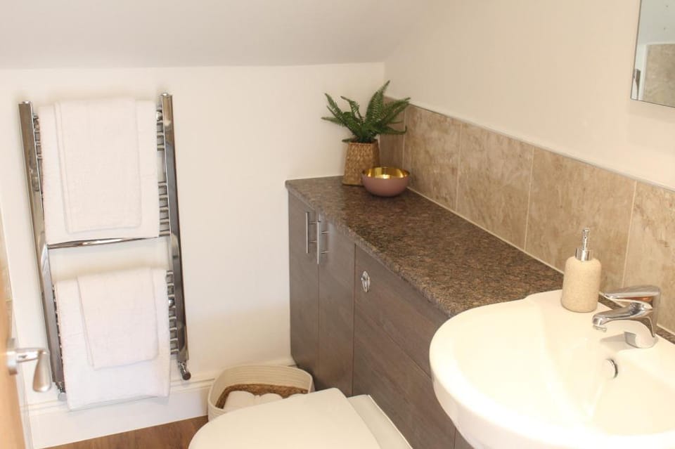 Spacious 2 Bed Maisonette - Free Street Parking Apartment in Bath