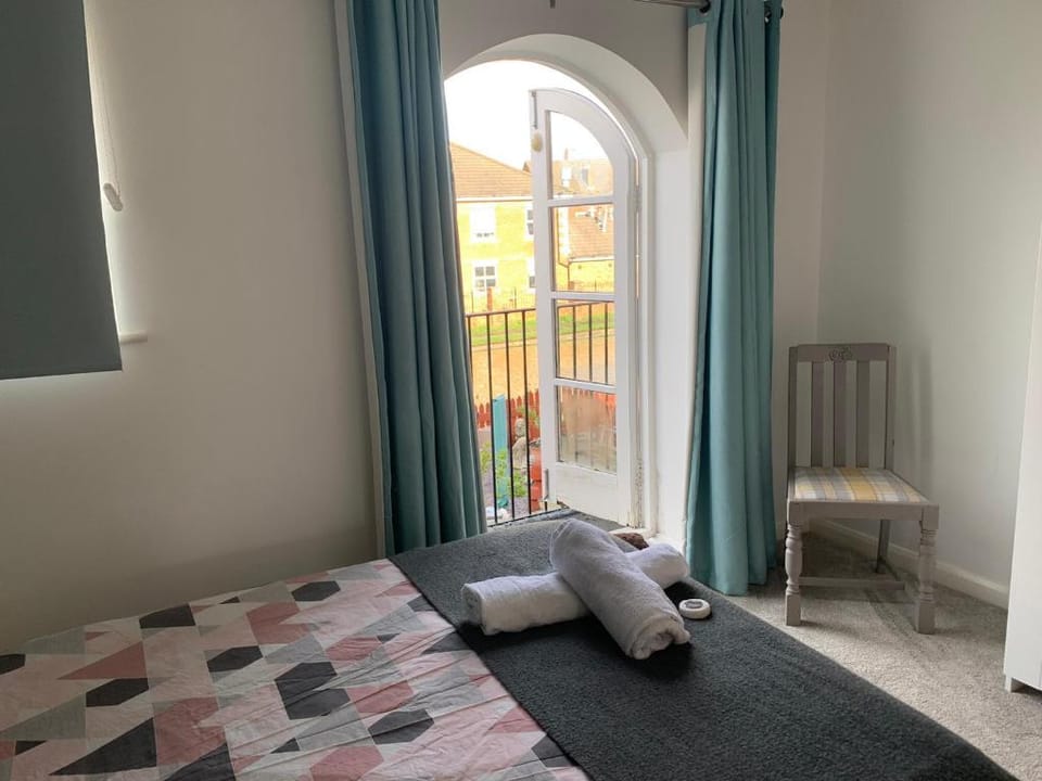Cosy Canalside Home with Pizza Oven  Vacation rental in Charnwood