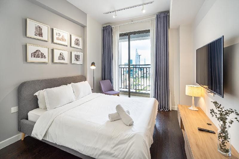 DANNY 2BR APT, HIGH FLOOR & VIEW, FREE POOL Apartment in Ho Chi Minh City