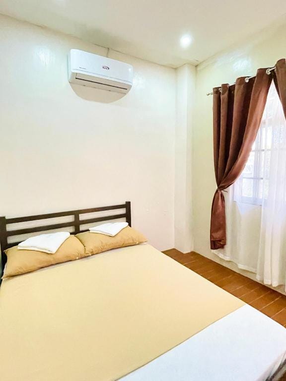 The Pad Home 2.0 | fastwifi, spacious modern house Vacation rental in Calabarzon