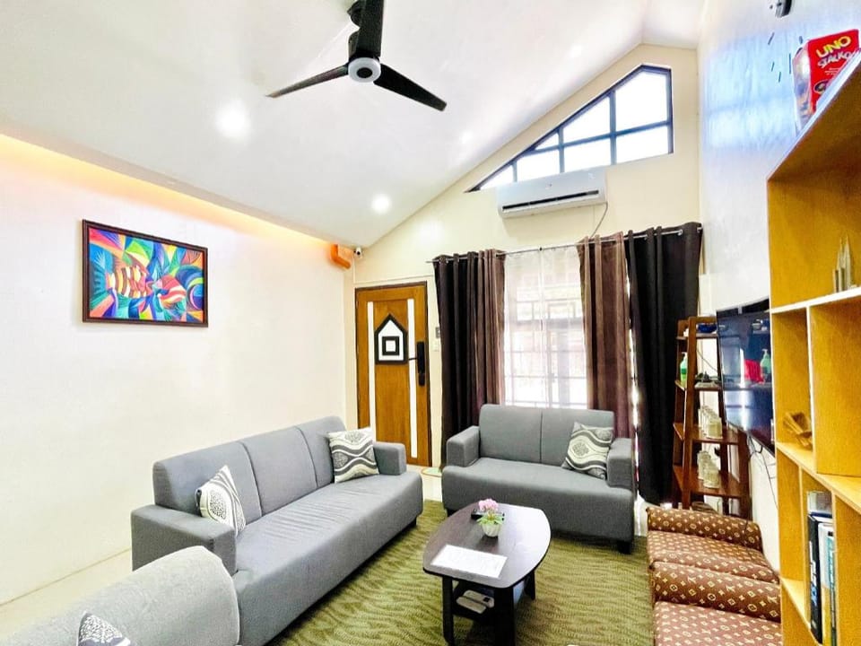 The Pad Home 2.0 | fastwifi, spacious modern house Vacation rental in Calabarzon