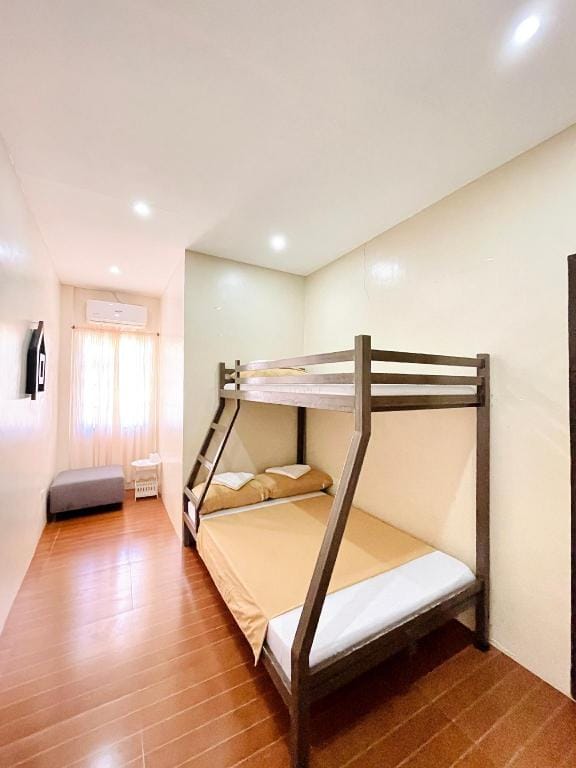 The Pad Home 2.0 | fastwifi, spacious modern house Vacation rental in Calabarzon