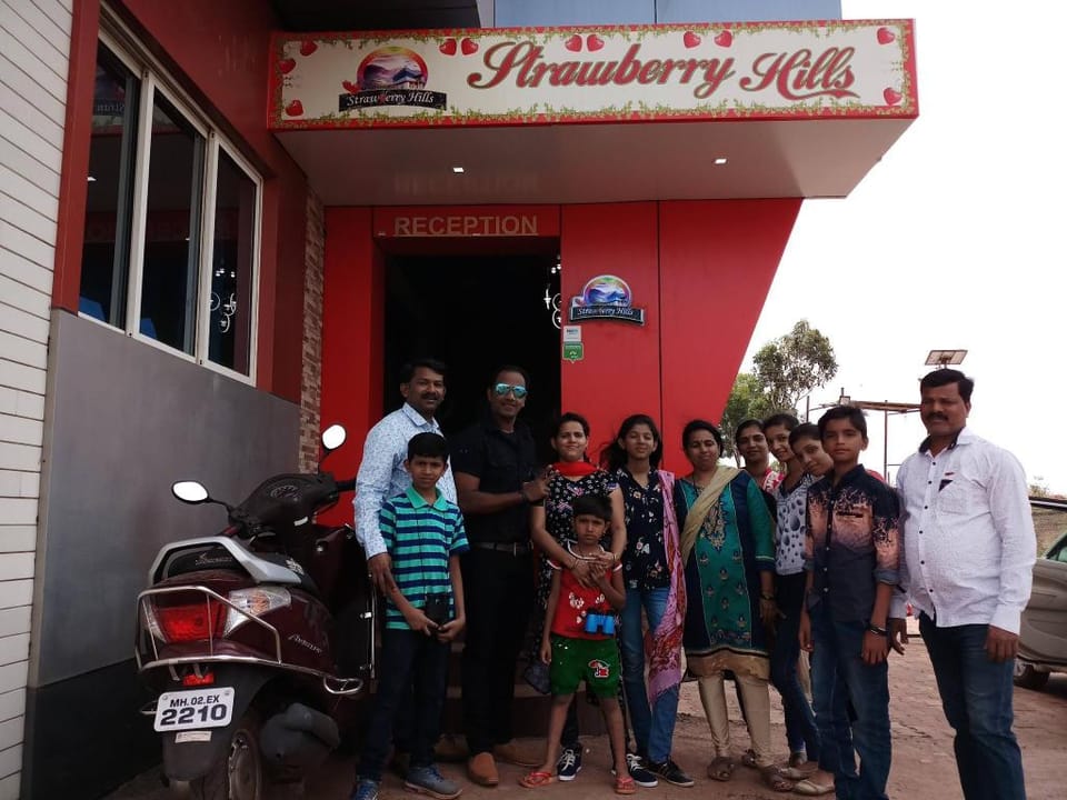 STRAWBERRY VACATIONS Apartment in Maharashtra