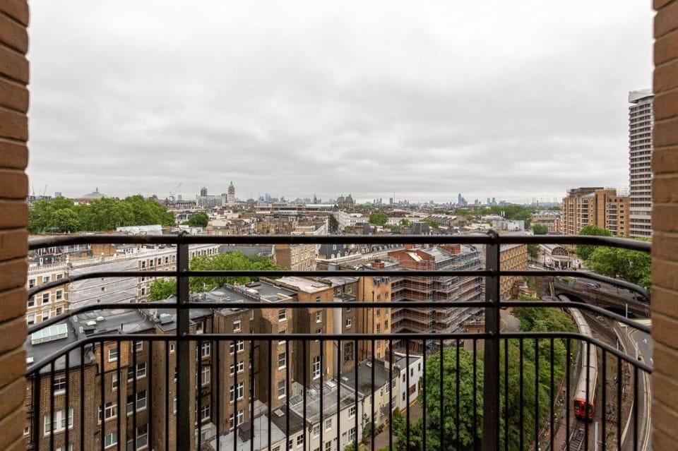 Superior 2 bed with balcony in Kensington, London Apartment in London