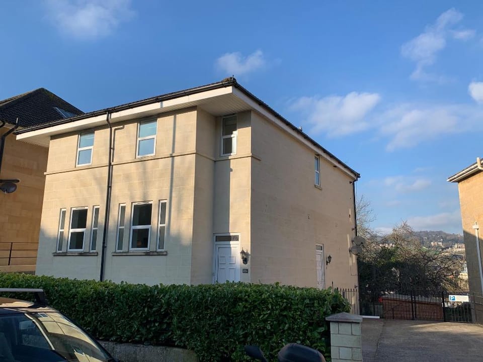 Spacious 2 Bed Apartment With Off Street Parking  Apartment in Bath