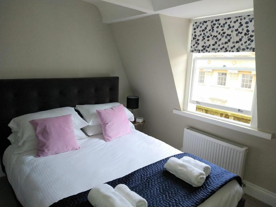Exceptional & Spacious Apartment in Great Location Apartment in Bath