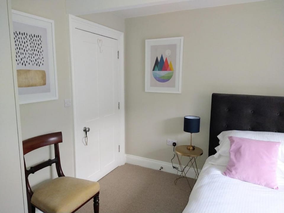 Exceptional & Spacious Apartment in Great Location Apartment in Bath