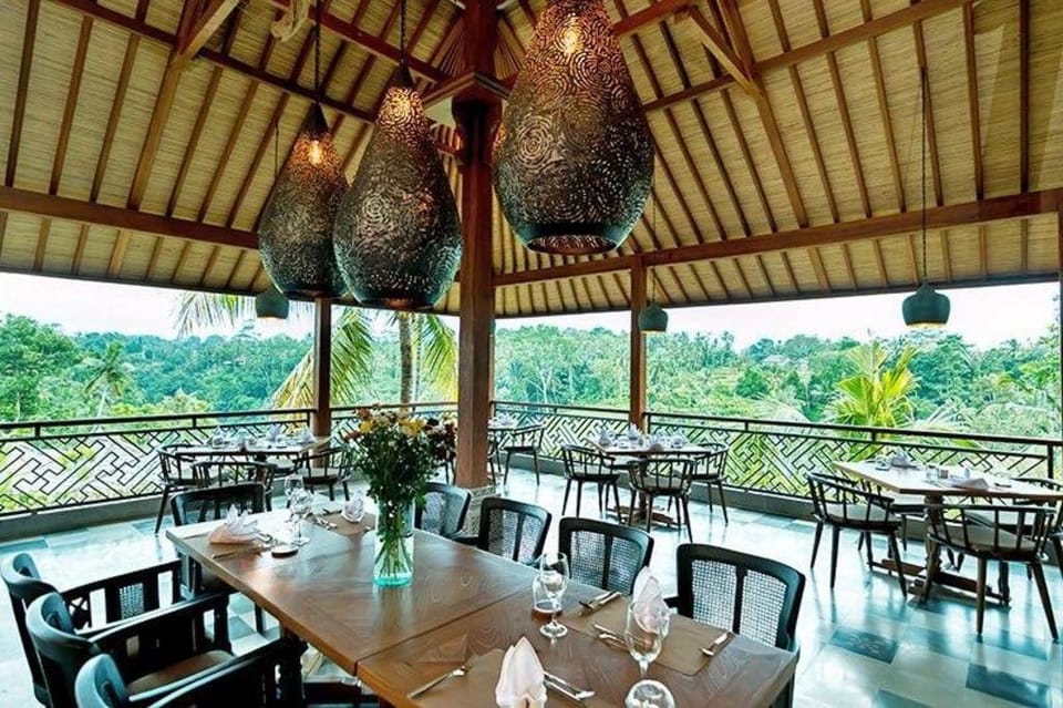 1BR Honeymoon Suite with Flower Bathub Villa in Payangan