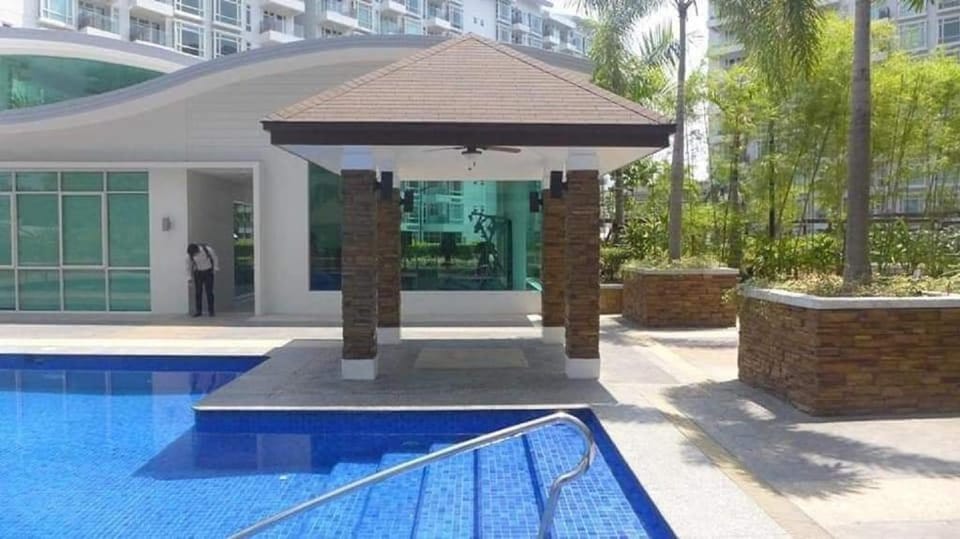 Parkside Villa,5mins walk Airport/Resorts World Apartment in Pasay