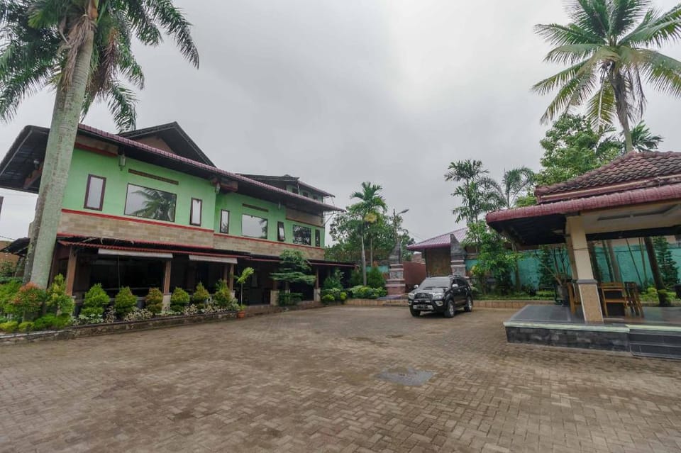 RedDoorz Plus @ Setiabudi Medan 4 Bed and Breakfast in Indonesia