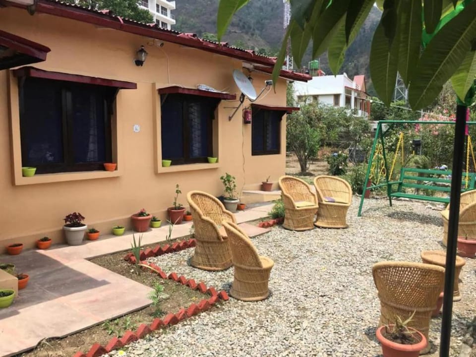 Goroomgo Blue Moon Near Mall Road Bhimtal Hotel in Uttarakhand