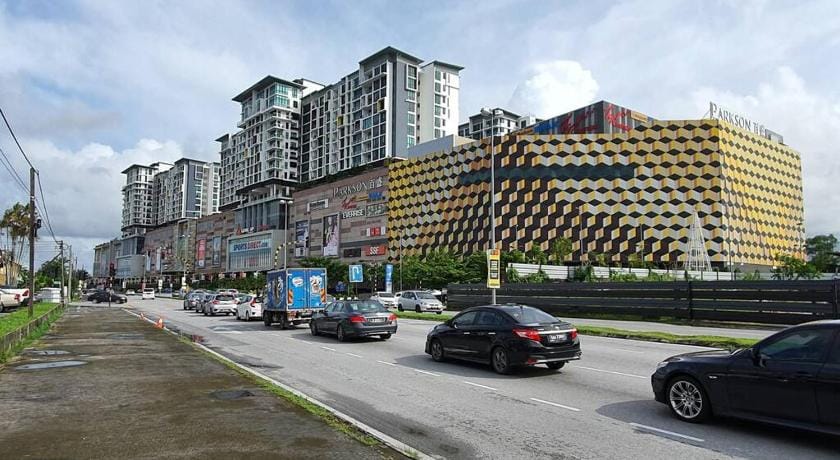Vivacity Megamall 4 Bedrooms New Jazz Suite A10-02 Apartment in Kuching