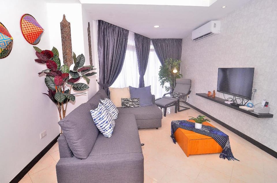 New Riverbank Suites - Waterfront Sunset View Apartment in Kuching