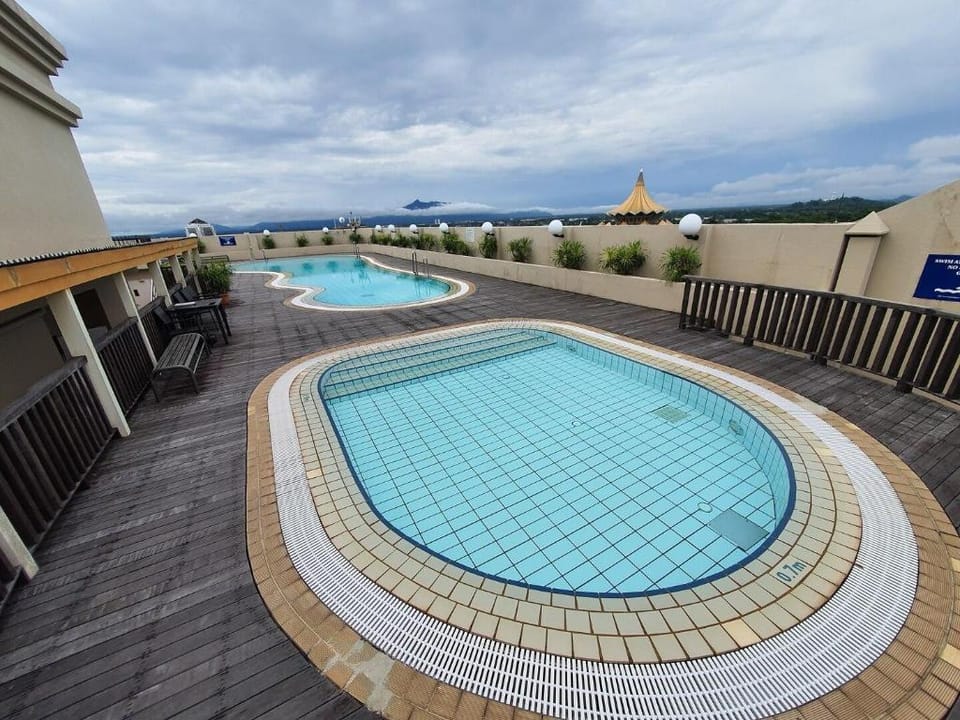 New Riverbank Suites - Waterfront Sunset View Apartment in Kuching