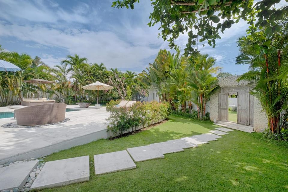 The Milky 3BR Pool Villa Putih 1 SU66 Villa in North Kuta