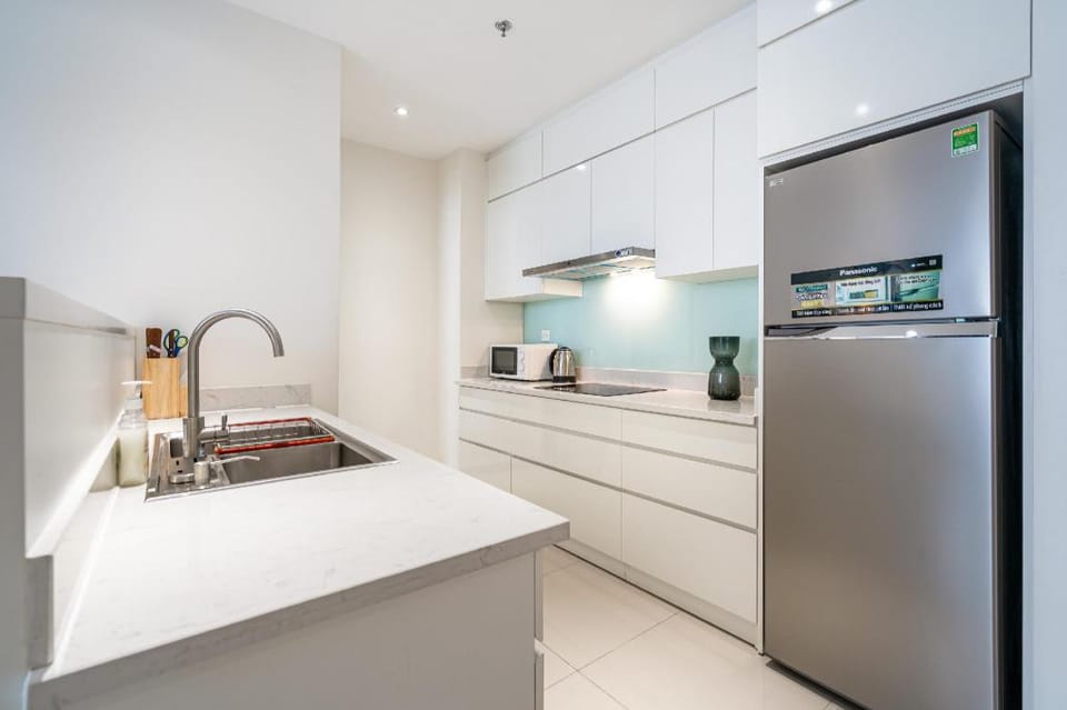 DOWNTOWN, 2Br APT HIGH FLOOR, Free Pool Apartment in Ho Chi Minh City