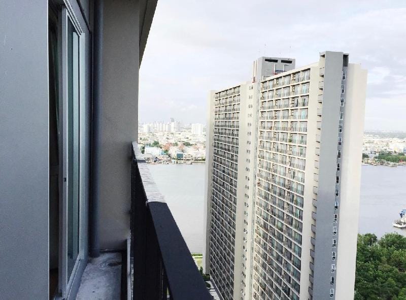 Cozy River view Pool+Gym+Hi speeds WIFI+BTS Apartment in Bangkok