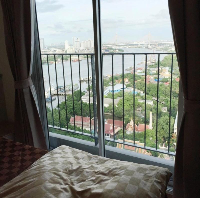 Cozy River view Pool+Gym+Hi speeds WIFI+BTS Apartment in Bangkok