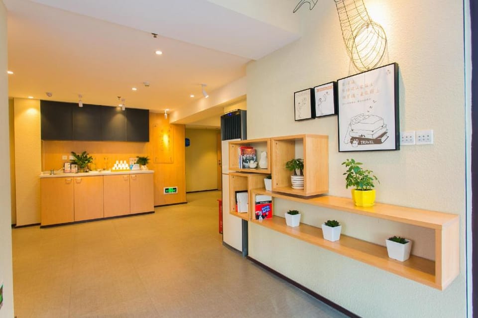 Hanting Hotel Xi'an Xijing Hospital Jinhua Road Hotel in Xian