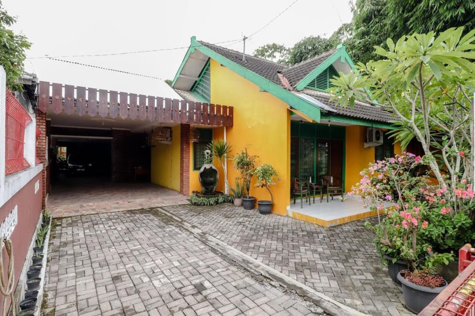 Omah Kemiri 5 Yogyakarta Hotel in Special Region of Yogyakarta