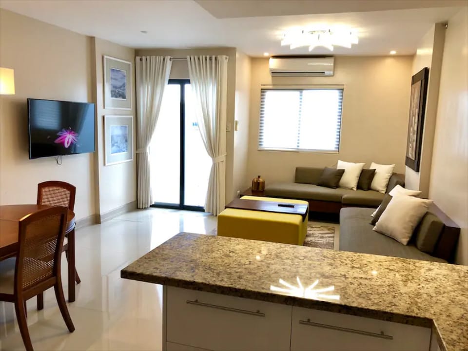 Grand Largest 2 BDRM Cndo Grnd Rsdncs WIFI 500Mbps Apartment in Lapu-Lapu City