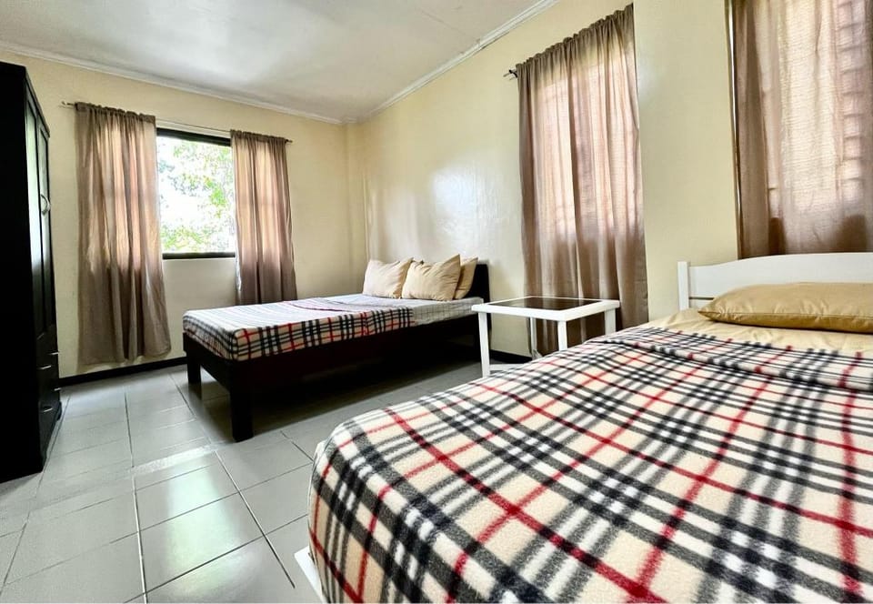 City View 2BR Family Vacation Home  Vacation rental in Baguio
