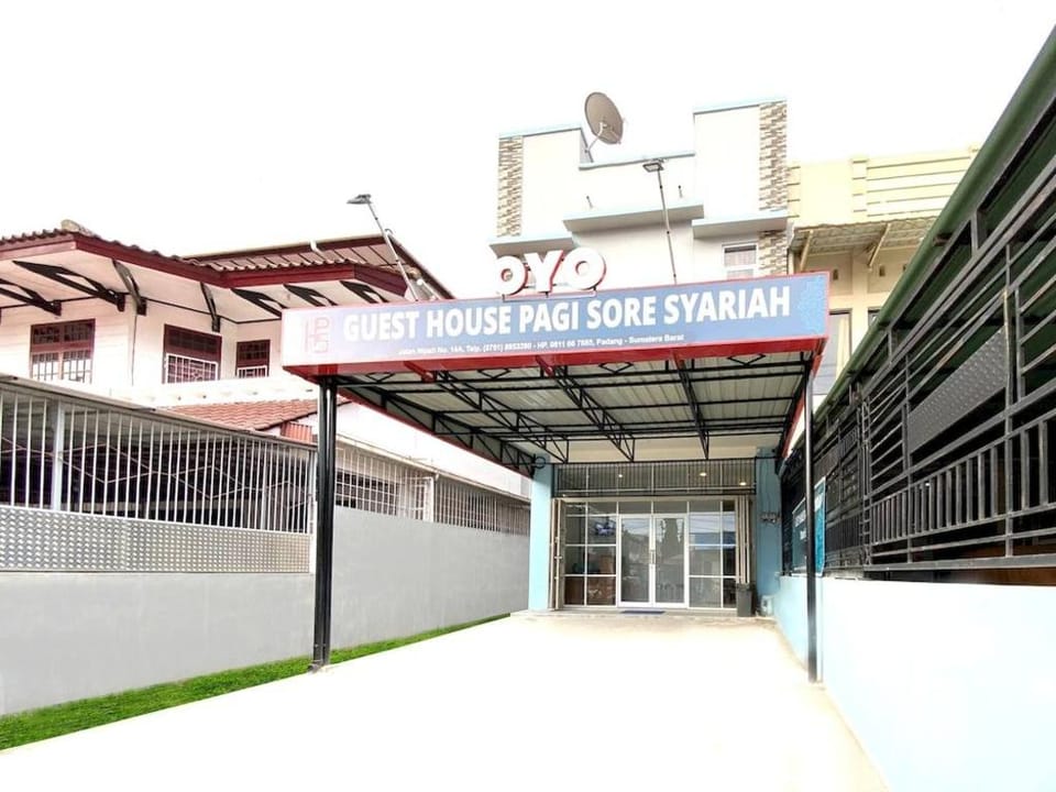 Hotel O Guesthouse Pagi Sore Syariah Hotel in Padang