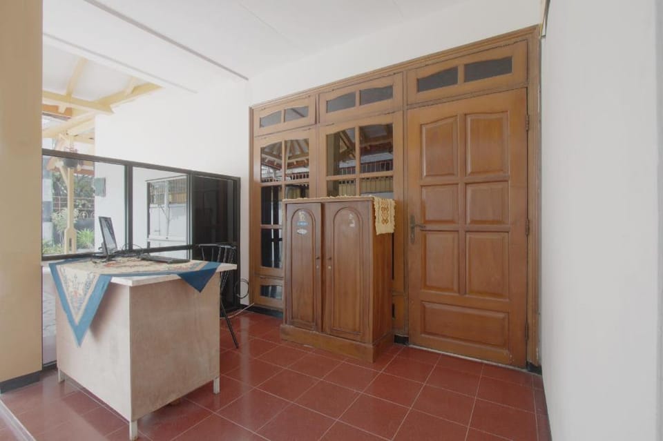 SPOT ON 3218 Bee Palm Family Syariah Hotel in East Java