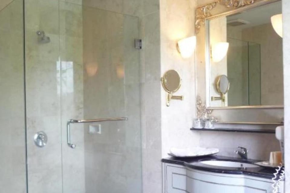 Cozy 1 BR Private Pool Villa #L205 Villa in Payangan