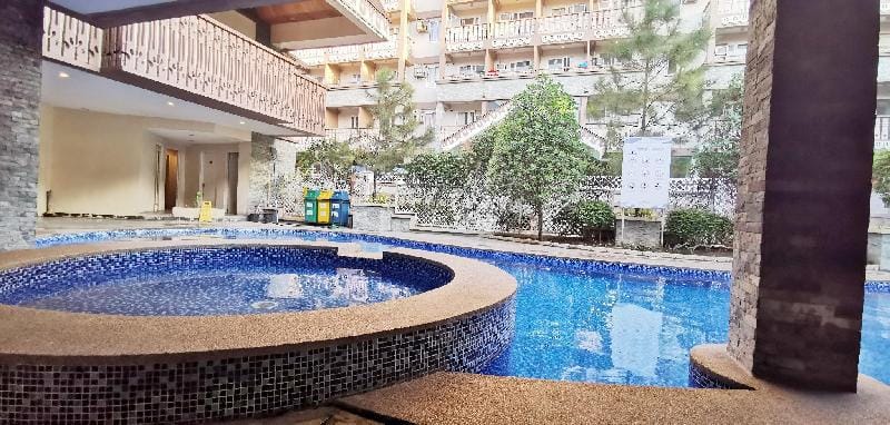 Pine Crest New Manila | near Mall | Wifi | Netflix Apartment in Quezon City