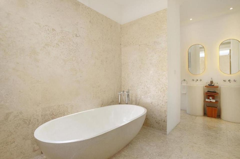 Entire 1 BR Private Pool Villa #L221 Villa in Kuta