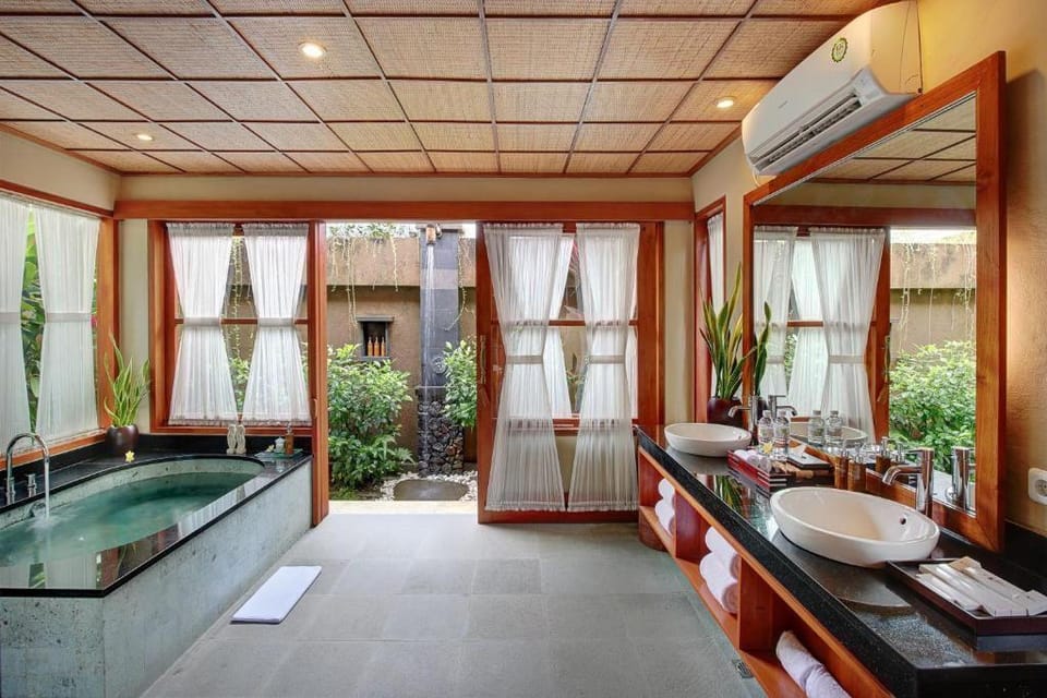 Luxury 1 BR Deluxe Pool Villa #Z16 Villa in Sukawati