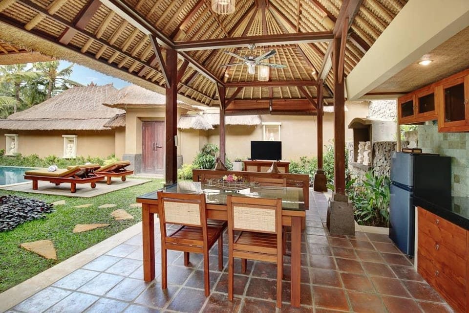 Cozy 1 BR Royal Pool Villa #NP10 Villa in Sukawati