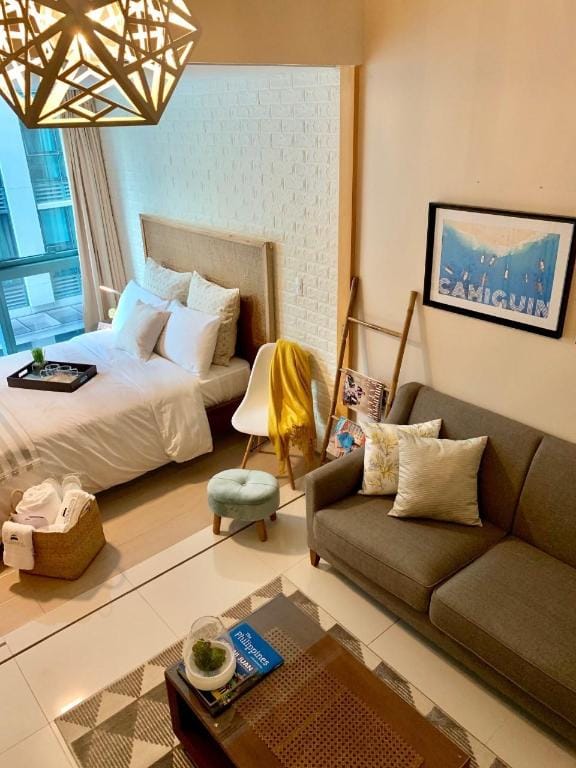 One Uptown Residences BGC - 1BR PoolView (8Q-S) Apartment in Makati