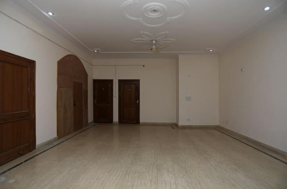 Hotel Noida City Center Villa in Noida