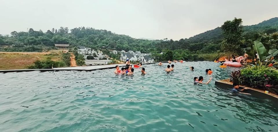Biet thu ven ho, be boi panorama tam nhin dep Villa in Laos