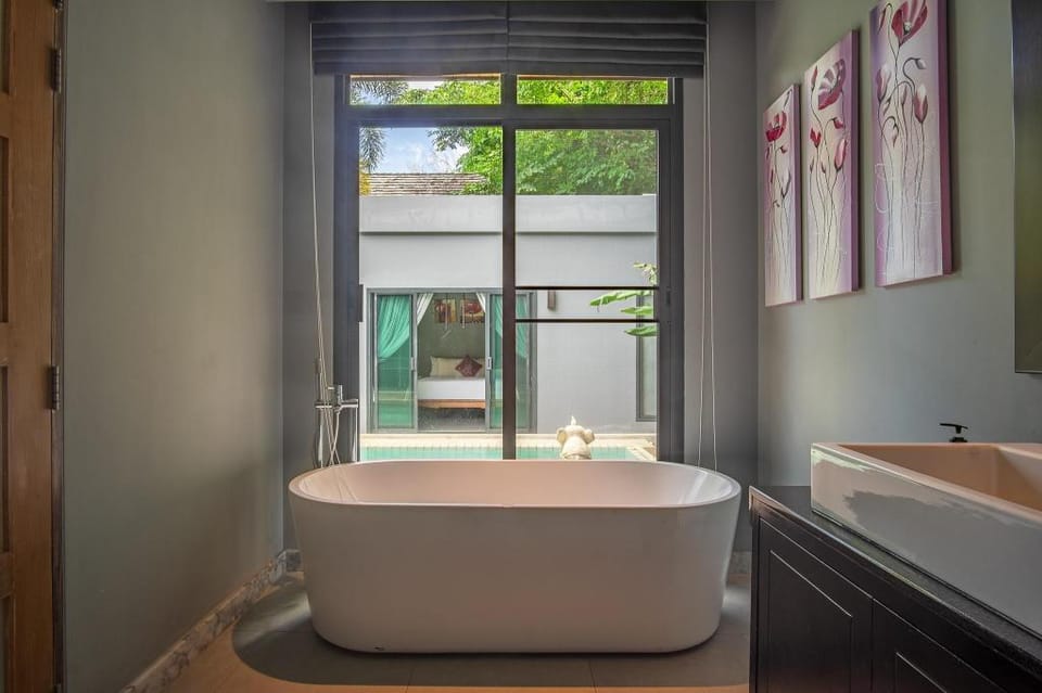 Onyx Villa Naiharn Beach - 3 BR private pool  Villa in Rawai