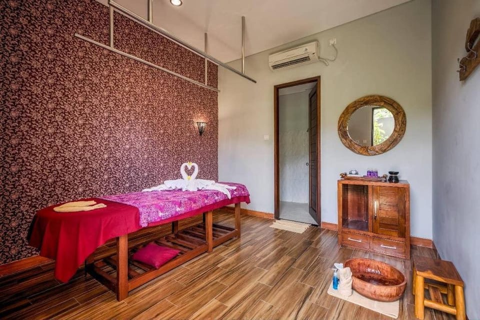 Serenity 1BR Room with Private Pool Near Seminyak Villa in Kuta