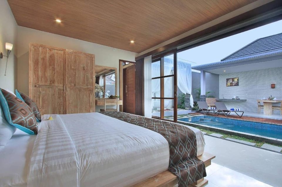 Serenity 1BR Room with Private Pool Near Seminyak Villa in Kuta