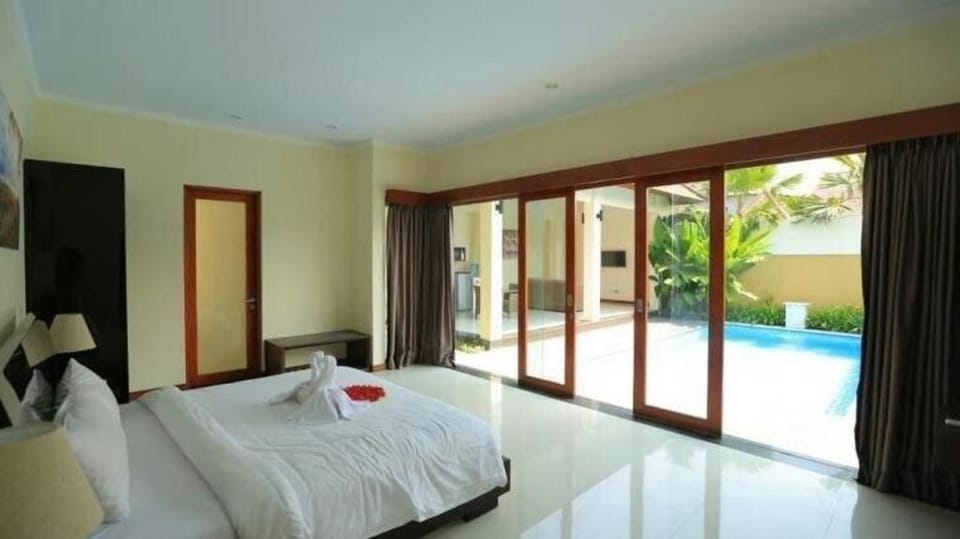 1BR Villa Private Pool Kitchen In Seminyak Bali Villa in Kuta