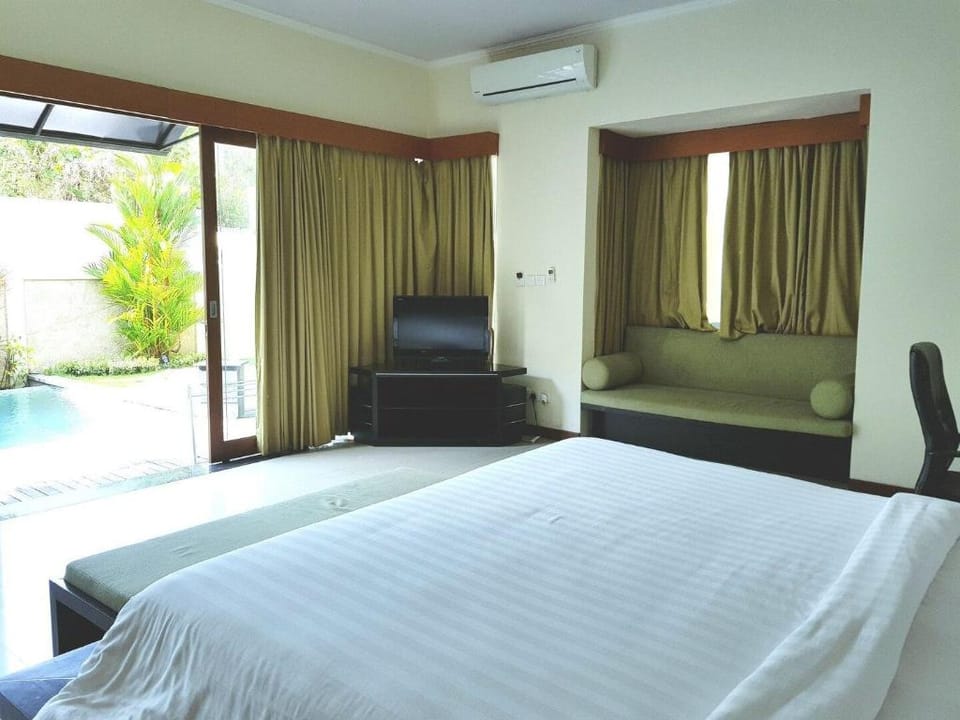1 BR Private Pool Villa With Kitchen in Seminyak Villa in Kuta