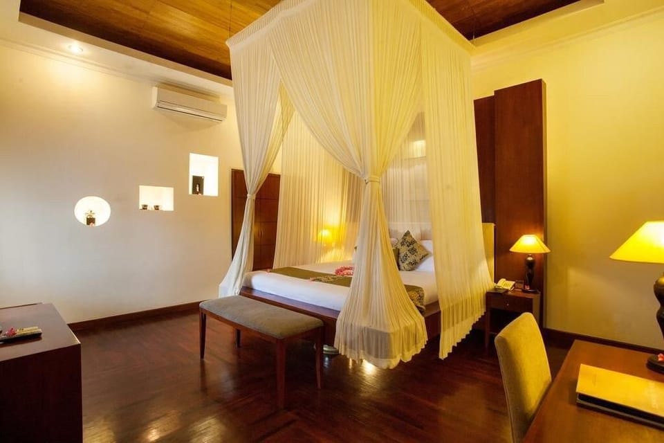 Amazing 2BR Private Pool Near GWK Cultural Park Villa in Kuta Selatan