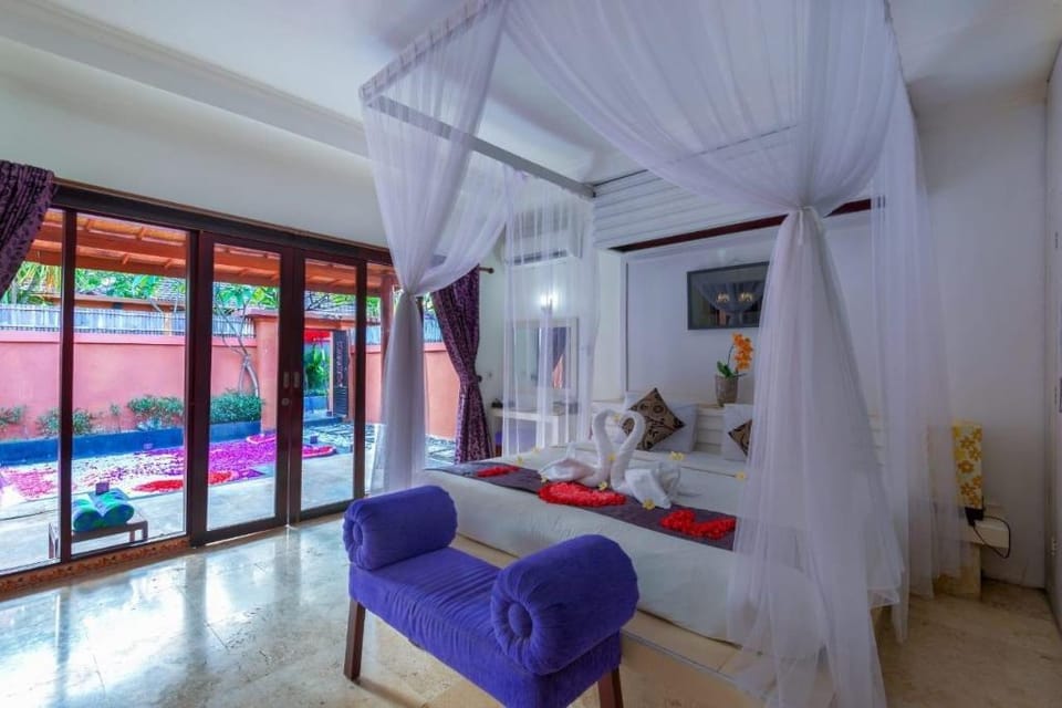 1BR Honeymoon Private Pool Villa In Heart of Kuta Villa in Kuta