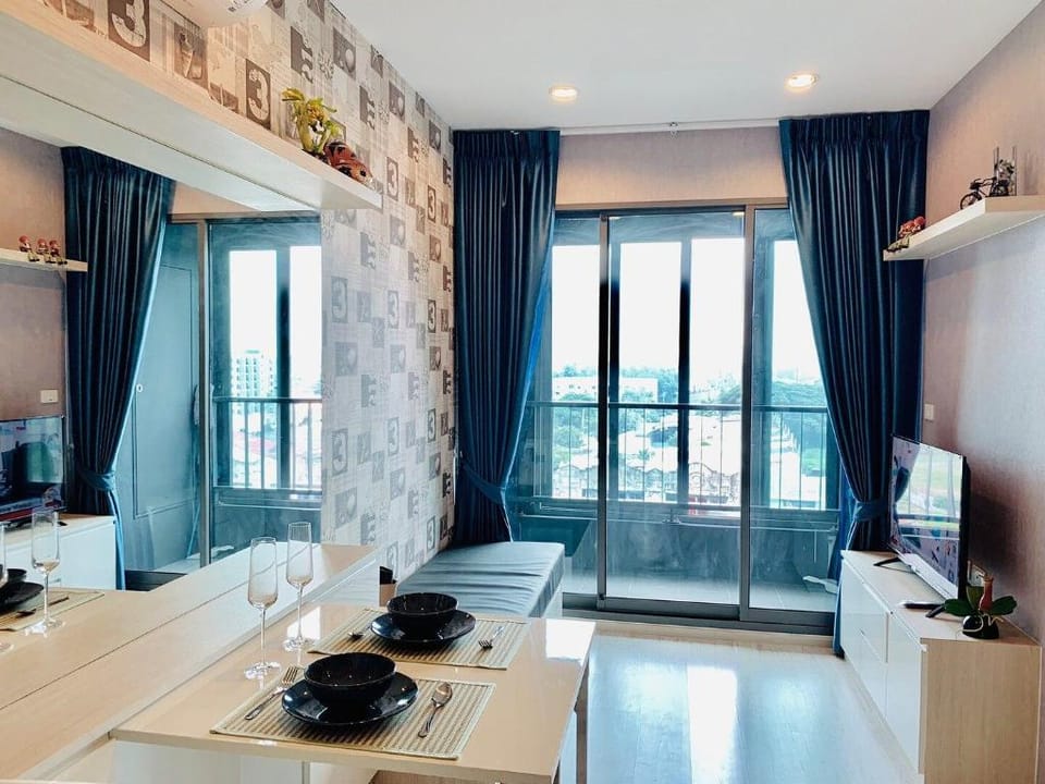Luxurious 1BR Living IDEO Brand-New @ Bangna BTS Vacation rental in Bangkok
