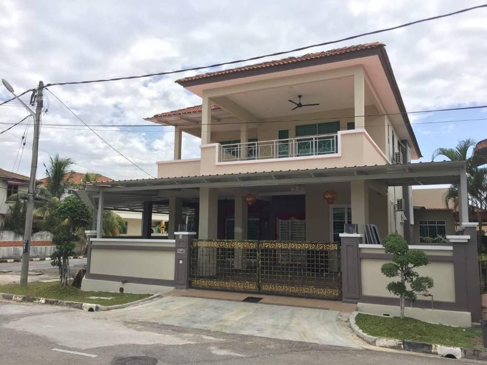 js homestay  Vacation rental in Penang