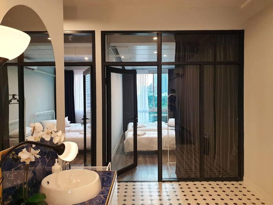 NEW! SPARKLE LUXURY -3FLOORS 6BR- 1 min BTS SILOM Apartment in Bangkok